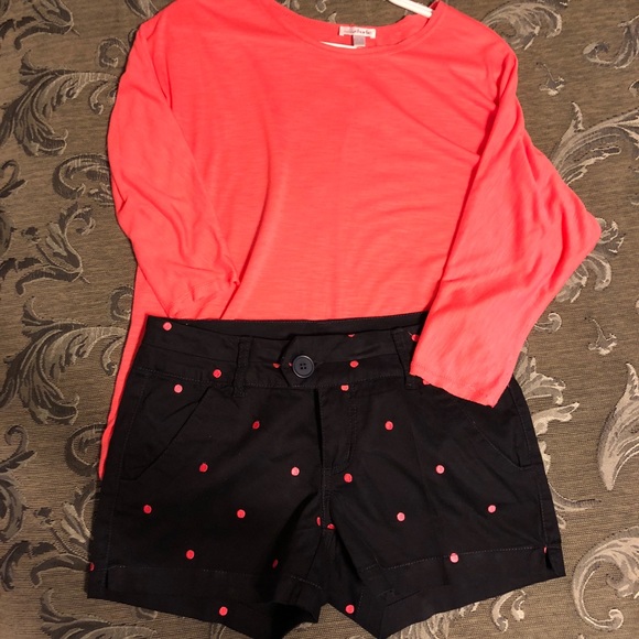 Super cute navy & salmon polka dot shorts size 2 - Picture 1 of 5
